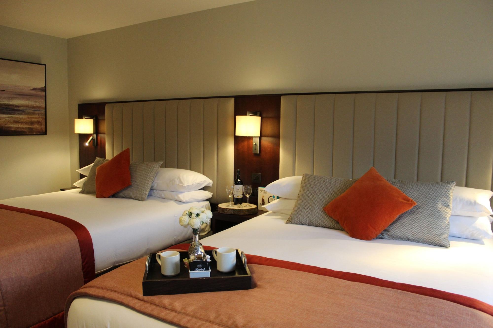 Westport Woods Hotel & Spa Exterior photo