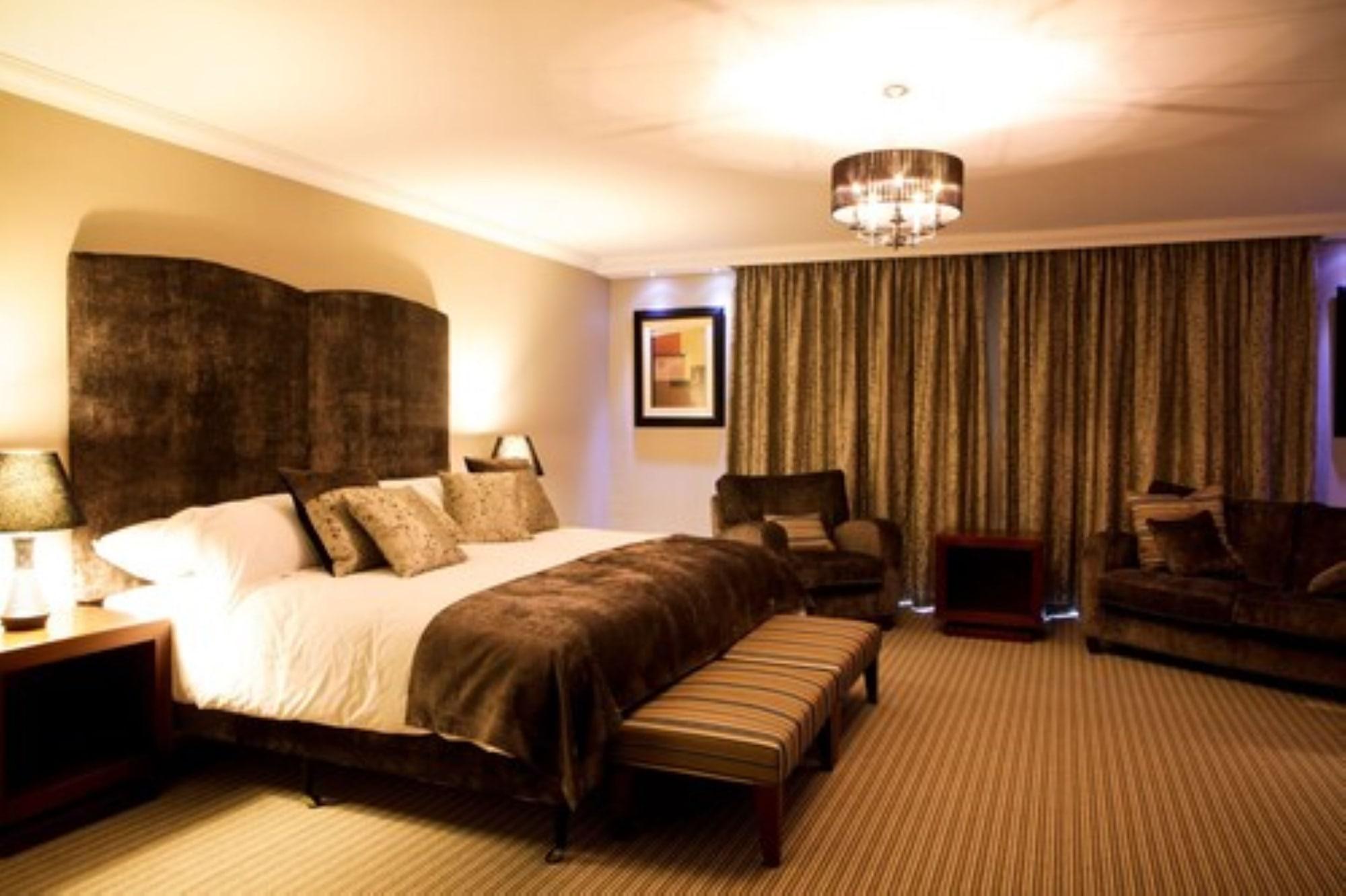 Westport Woods Hotel & Spa Exterior photo