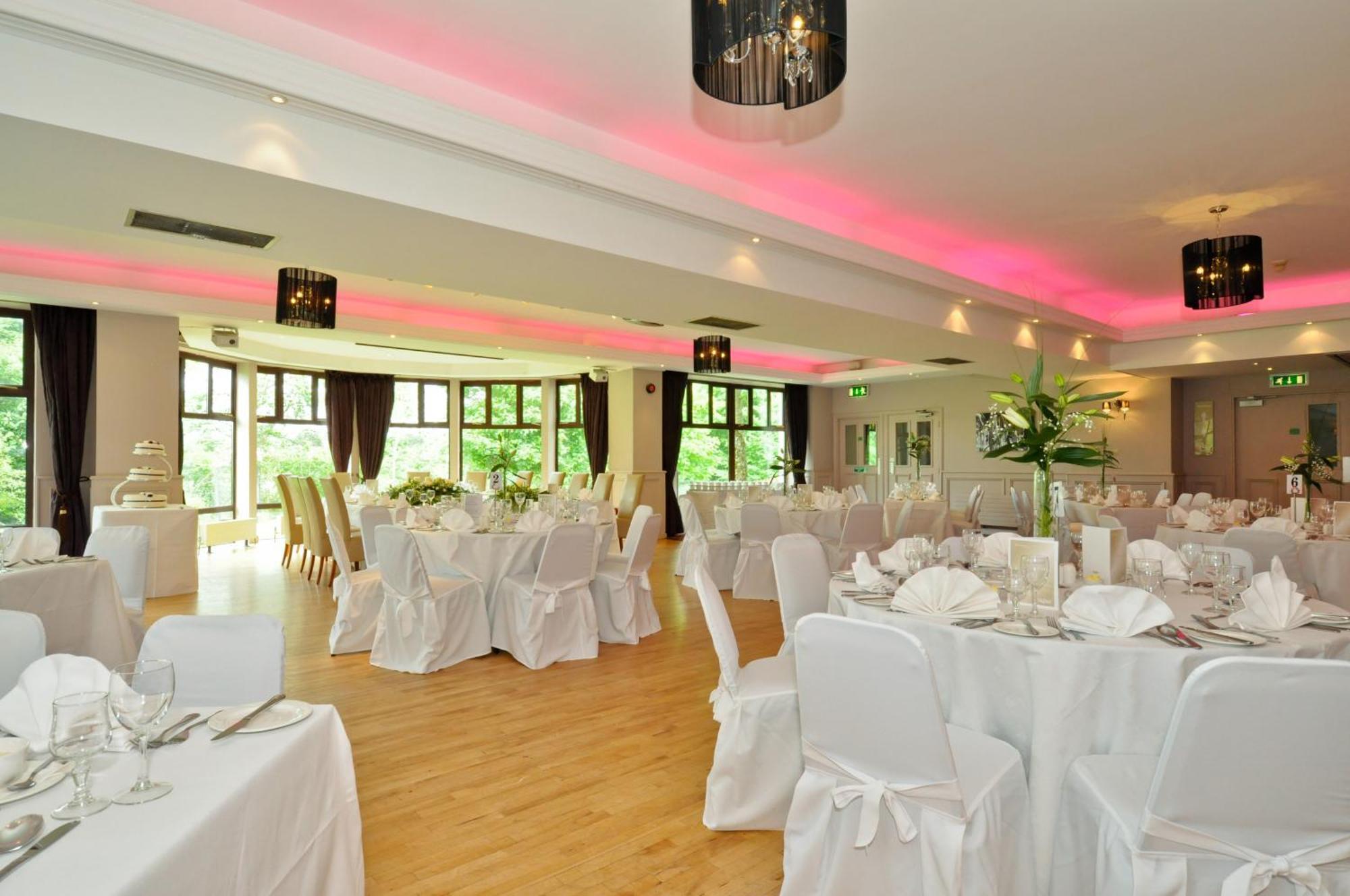 Westport Woods Hotel & Spa Exterior photo