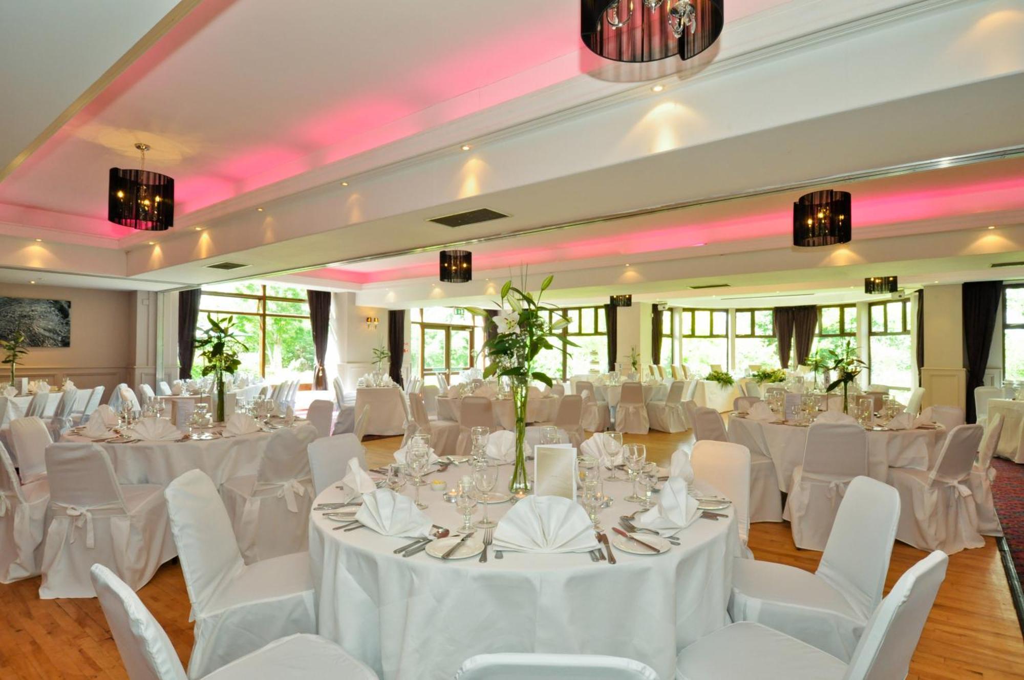 Westport Woods Hotel & Spa Exterior photo