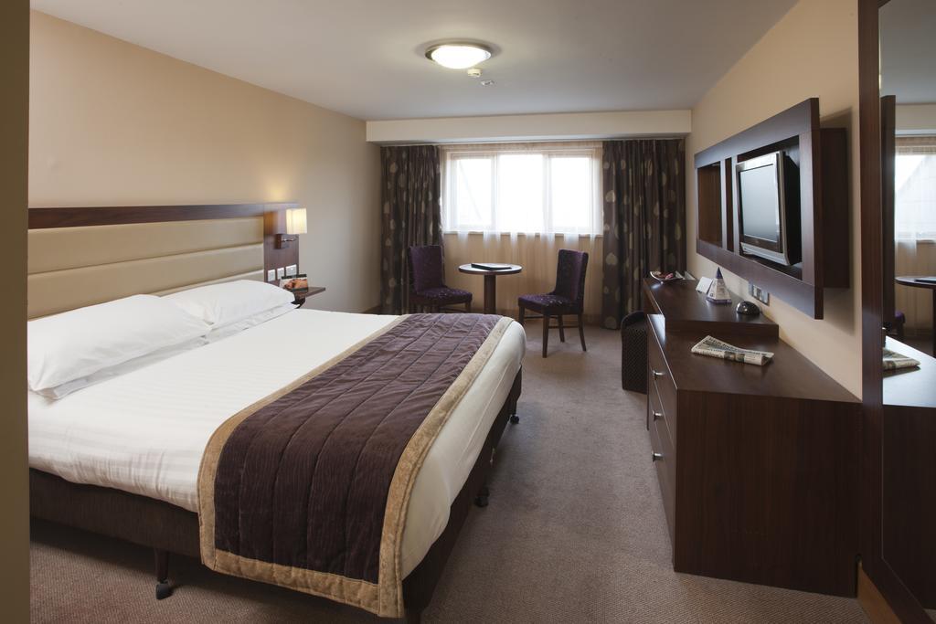 Westport Woods Hotel & Spa Exterior photo
