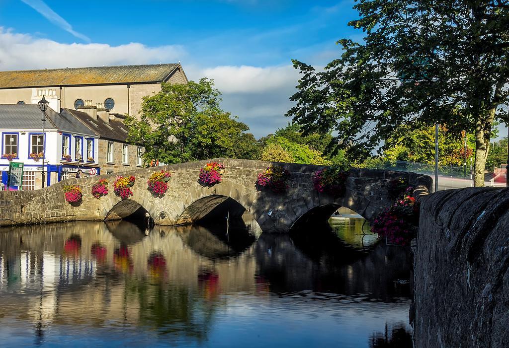 Westport Woods Hotel & Spa Exterior photo