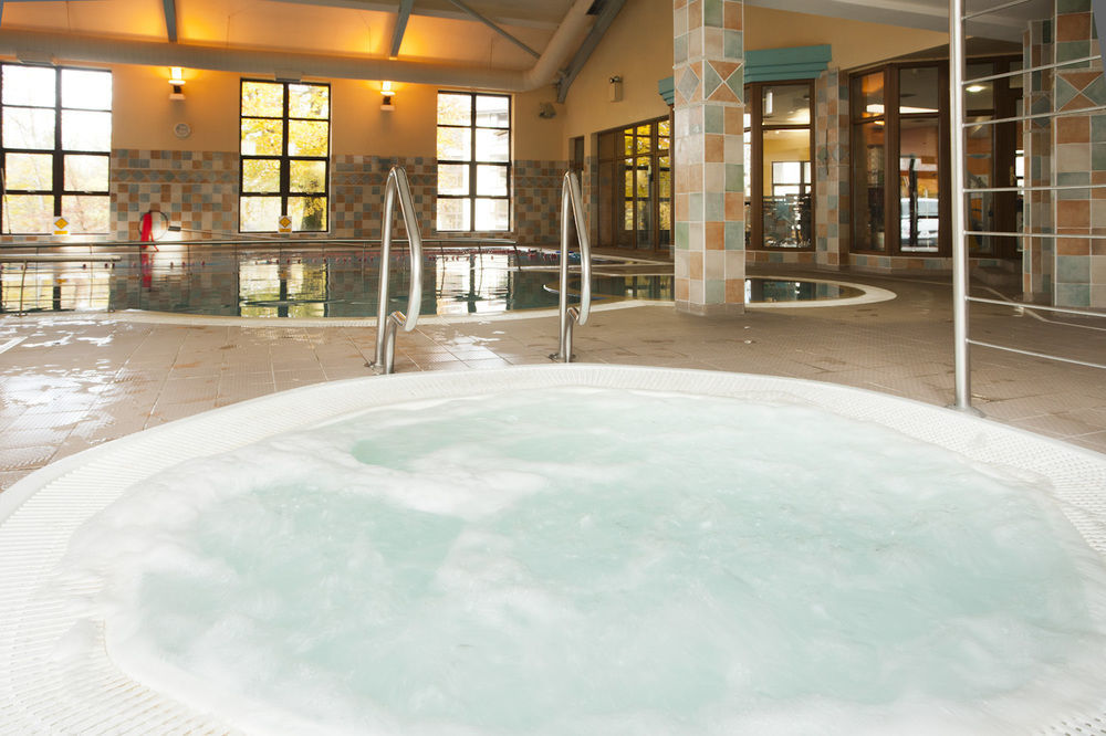 Westport Woods Hotel & Spa Exterior photo