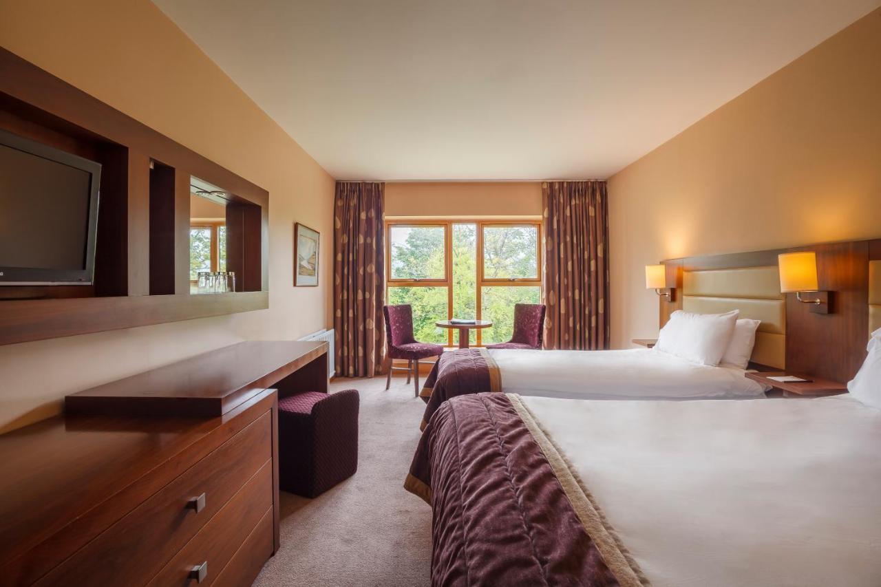 Westport Woods Hotel & Spa Exterior photo