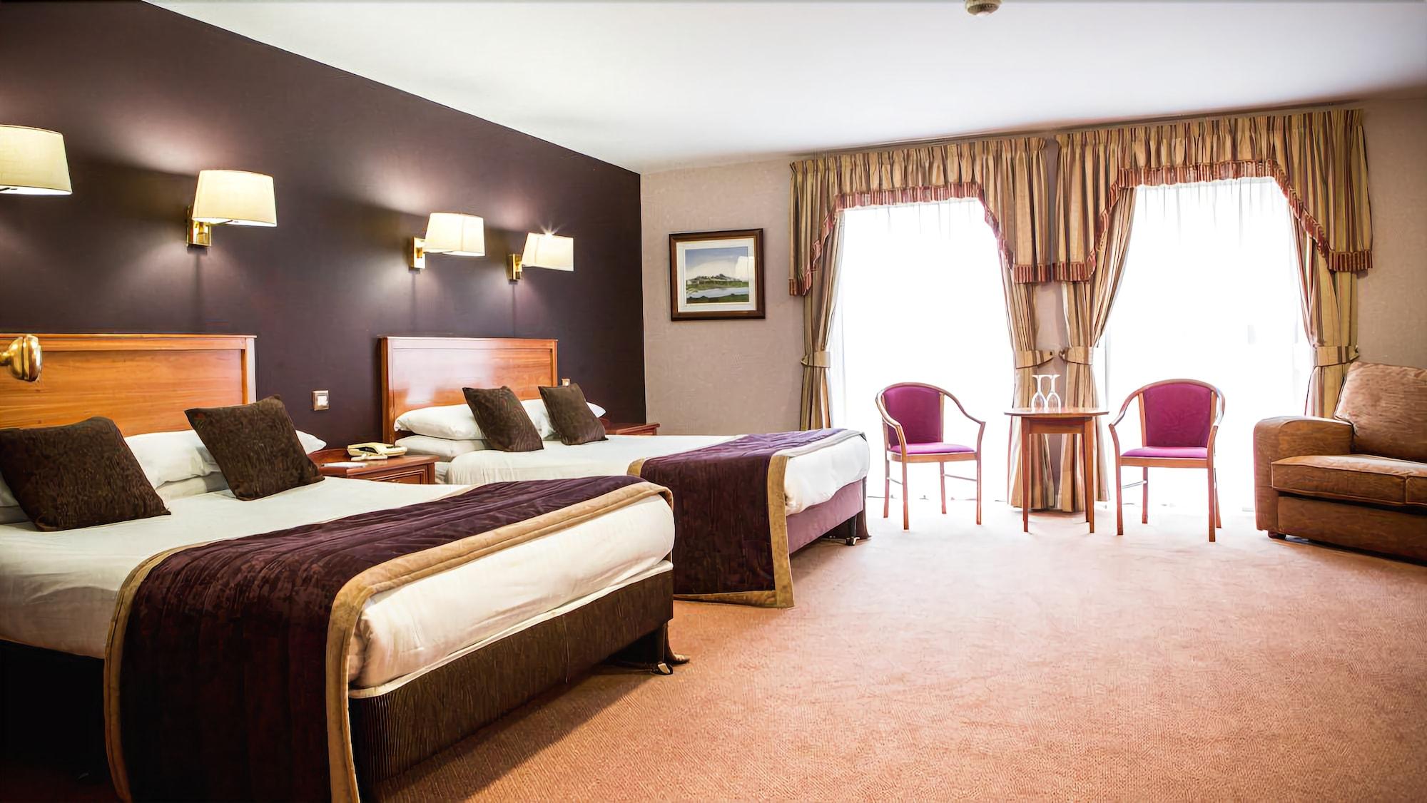 Westport Woods Hotel & Spa Exterior photo