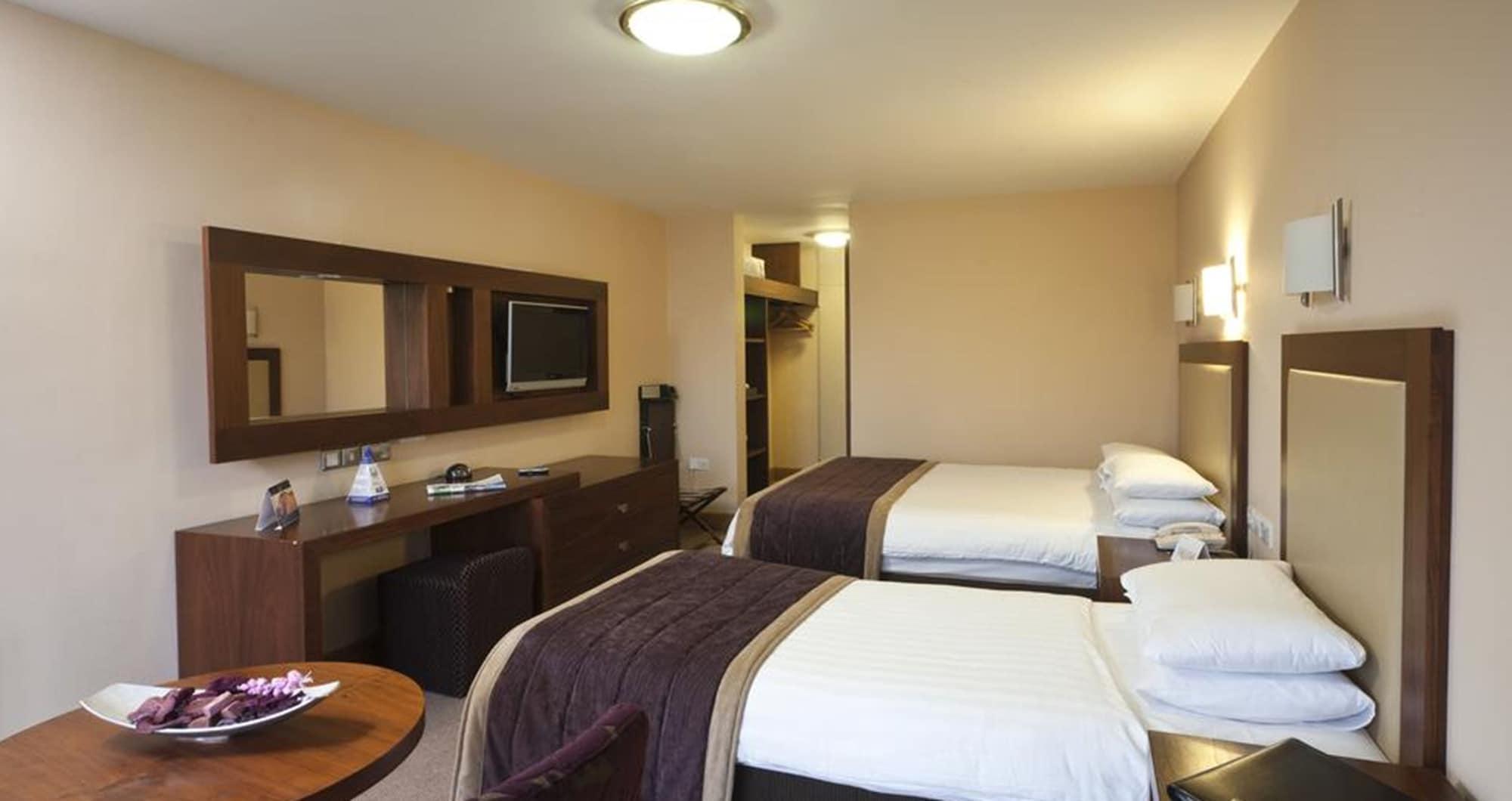 Westport Woods Hotel & Spa Exterior photo