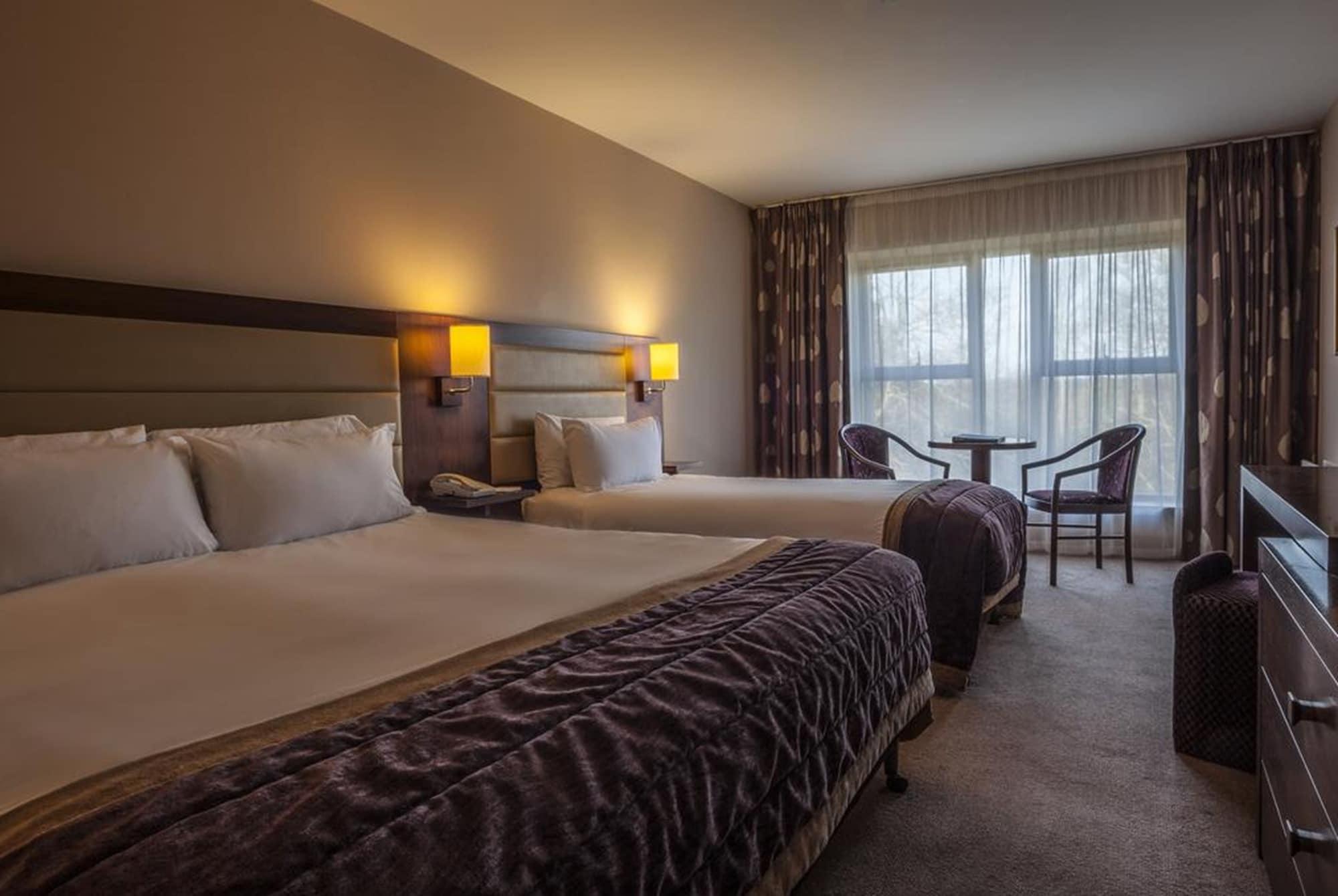 Westport Woods Hotel & Spa Exterior photo